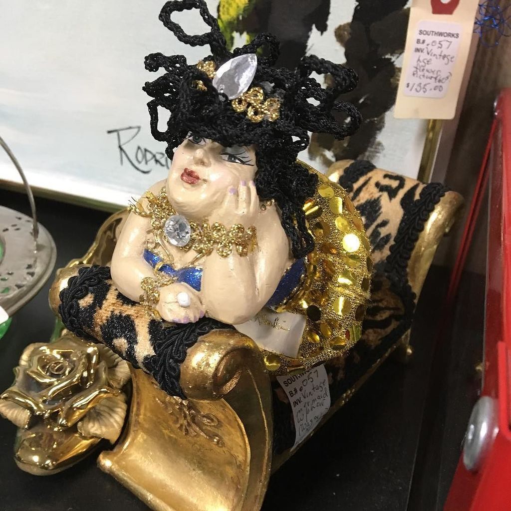 FMEphemera's tweet photo. So fabulous and SO over the top.
#figurine #woman #mermaid #fatshion #plussize #fatfigurine #fleamarket #fleamarke… https://t.co/eNxMbdcy5M https://t.co/Z0k4gBXxIw