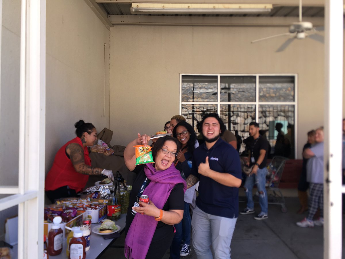 ELP WEST cook out to close out #CustomerServiceWeek #tugglenation @attobtm <a href="/Team_D/">Robert Donaldson</a> <a href="/CCalhoun91/">Cassandra Calhoun</a> @ATTPoston <a href="/npmiller13/">Patricia Miller</a> <a href="/Team_NMartinez/">Nick Martinez</a>