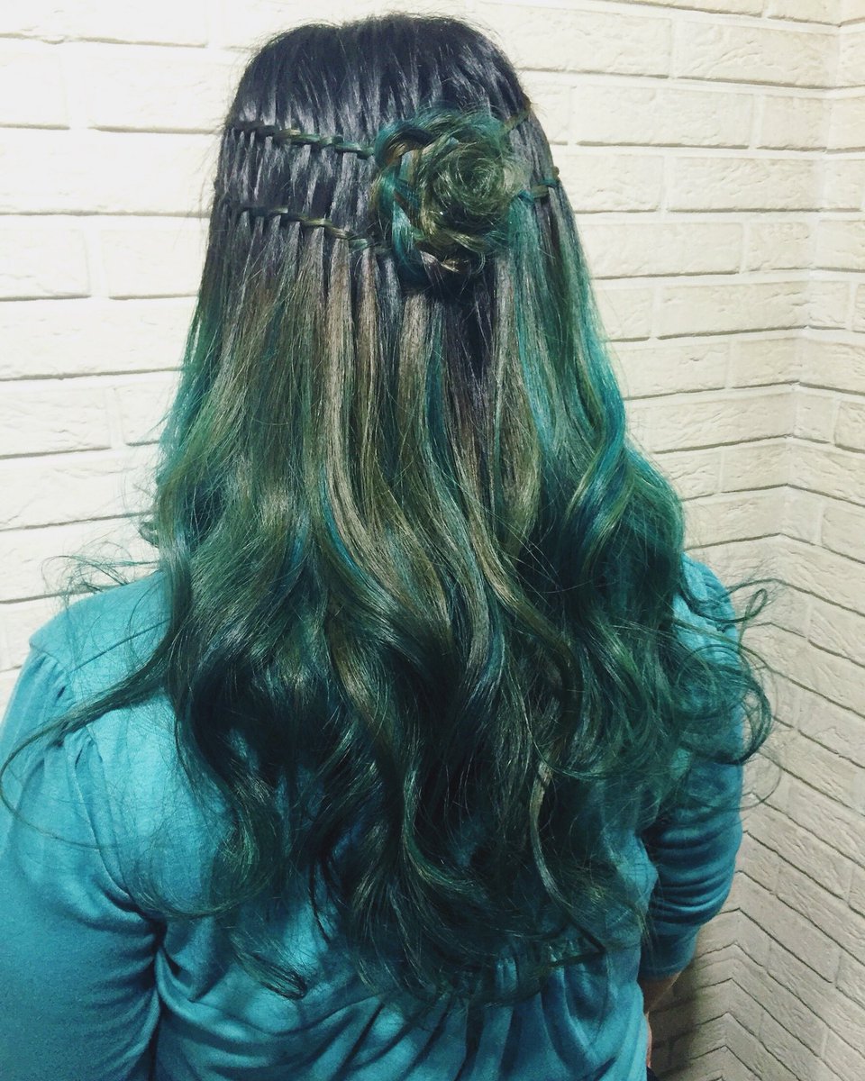 mimic_14's tweet photo. カラー＆ヘアセット🍀
お姫様のようです～🙈💕

#派手髪 #原色カラー #グラデーションカラー #トリックカラー #トリックスタイル #トリックヘアー  #COLORTRICK #trickstyle #trickhair #美容室 #ミミック広島 #mimic #広島 https://t.co/QVm4WapUUm