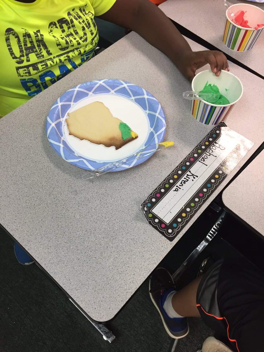 CLESCardinals's tweet photo. The students in Mrs. Barnard's class decorated Georgia shaped cookies and labeled the 5 regions using different color icing! https://t.co/PBHvMrLb0A