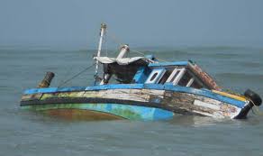 News9Tweets's tweet photo. #BIGNEWS: #Bahraich: 6 dead, including 2 children, after a boat capsized in Saryu river in #Behta; all the bodies recovered. https://t.co/1KMttg9ZWm