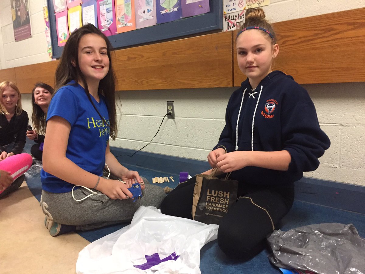 rogersnbroots's tweet photo. Let the egg drop challenge begin! #shjh #MakerMovement #seewhatImlearning https://t.co/LLGwJIPdUu