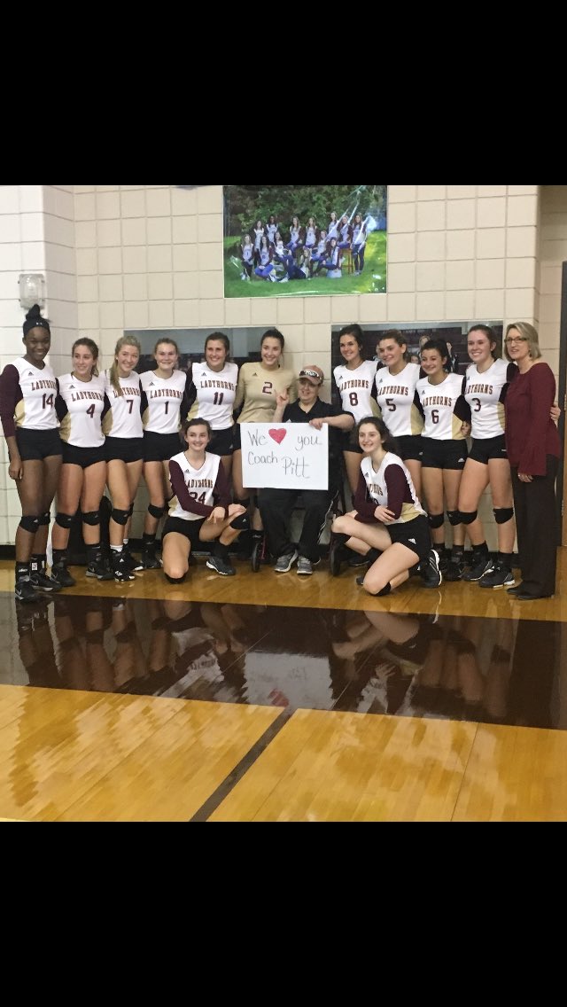 ladyhornvb16's tweet photo. Celebrating a VICTORY over Huffman with Coach Pitt! It was definitely a GREAT night to be a Ladyhorn! #tarkingtontradition #beariver https://t.co/ZTs7647mmS