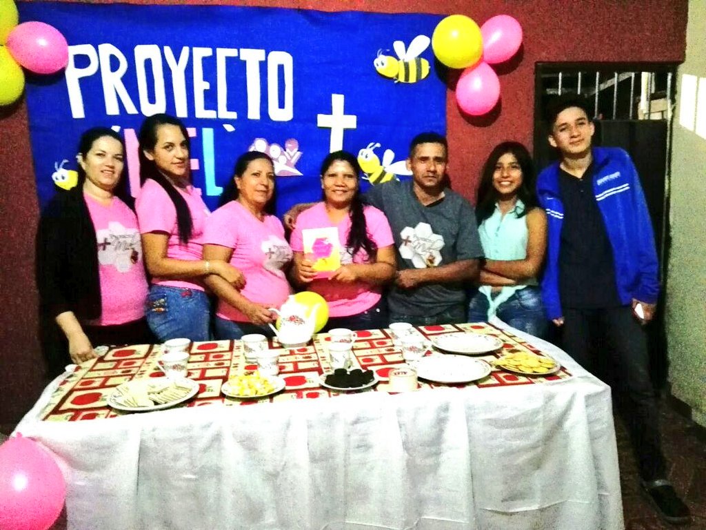 Pasvinueza1's tweet photo. #ProyectoMasMiel iglesia 2 de mayo distrito 30 de julio @adventistasEC @sylvia_polo @Jesseniavit @YanezWashington https://t.co/zh8QcfzL1N
