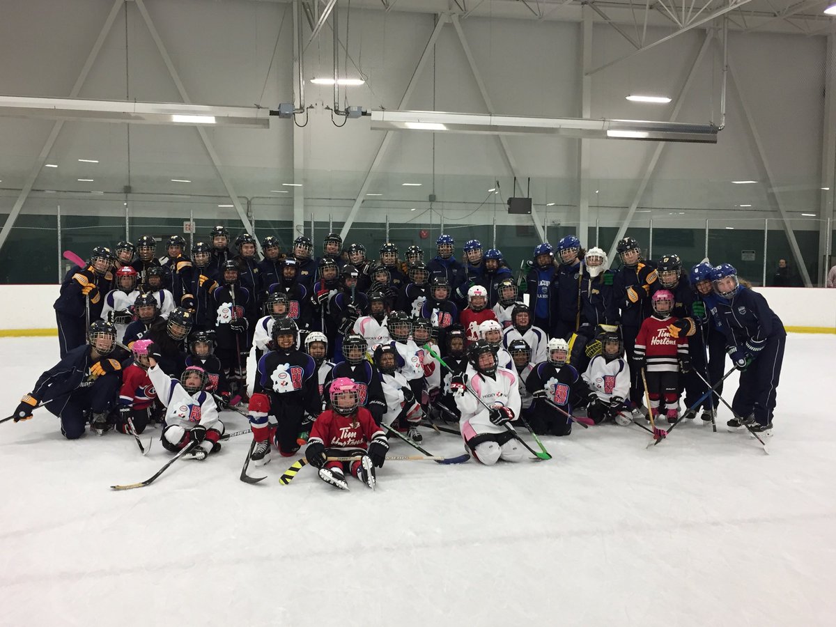 After a hard fought win, there is nothing better than giving back and helping with an Esso Fun Event!! <a href="/BCHockey_Female/">BC Hockey Female</a> @surrey_falcons