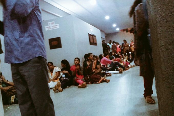 ForumReelz's tweet image. #1YearOfPulimuruganStorm One of our  best ever memories Ladies waiting for Night Special Shows on its 25th day🙏 The one &amp;amp; only Pulimurugan🙏🙌