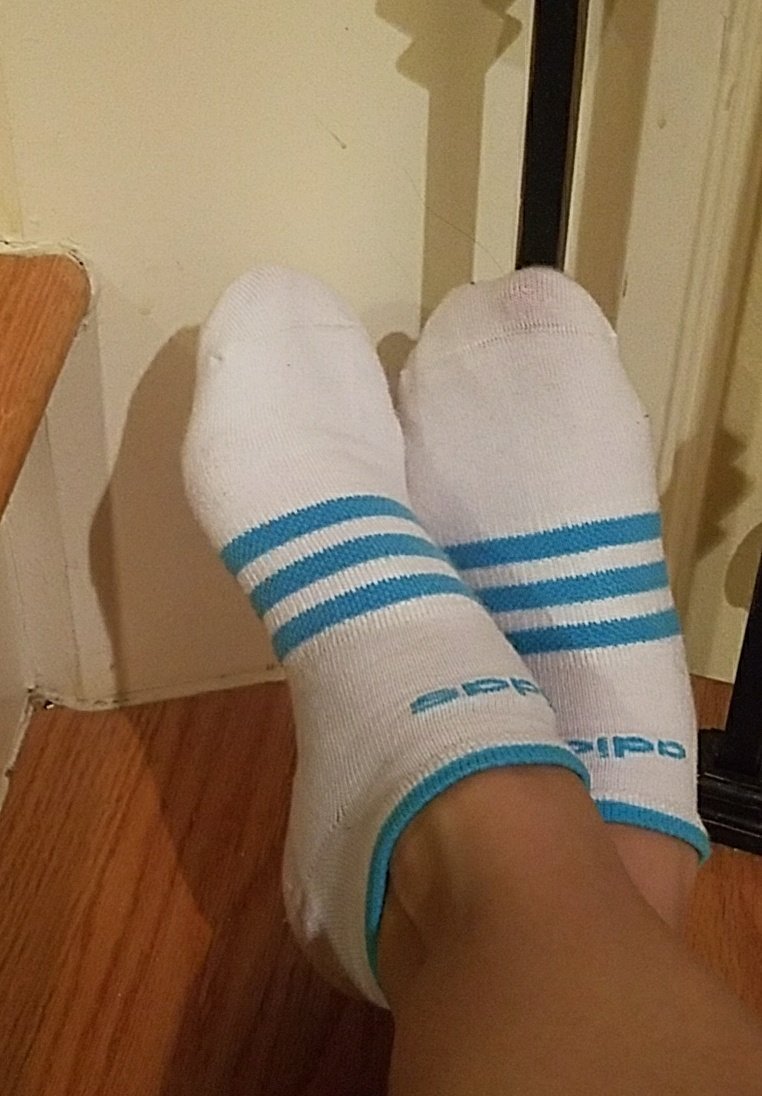 QFinDomme's tweet photo. Stinky, sweaty feet from a night out in boots. What would you give for a whiff? #feet #footfetish #footworship @rt_feet @RTP1G @rtfeet https://t.co/U9zBWhL3hQ