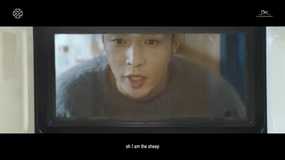 KpopComplex's tweet photo. When you ask your friends for help on your new song #lay #sheep #layhan #krislay https://t.co/ctBeI7VYpV