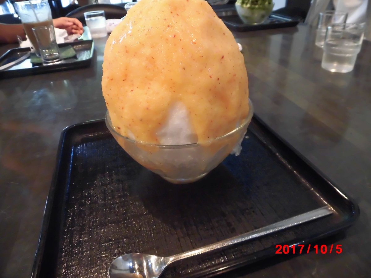 bt_obt's tweet photo. ＃修学旅行古の花という京都カフェで大きくておいしいかき氷を食べました(∩´∀｀)∩そろそろ冷たいものは食べれないかも？🙄京都に行ったらぜひ古の花へ(*´з`) https://t.co/pLJwVDKVIu