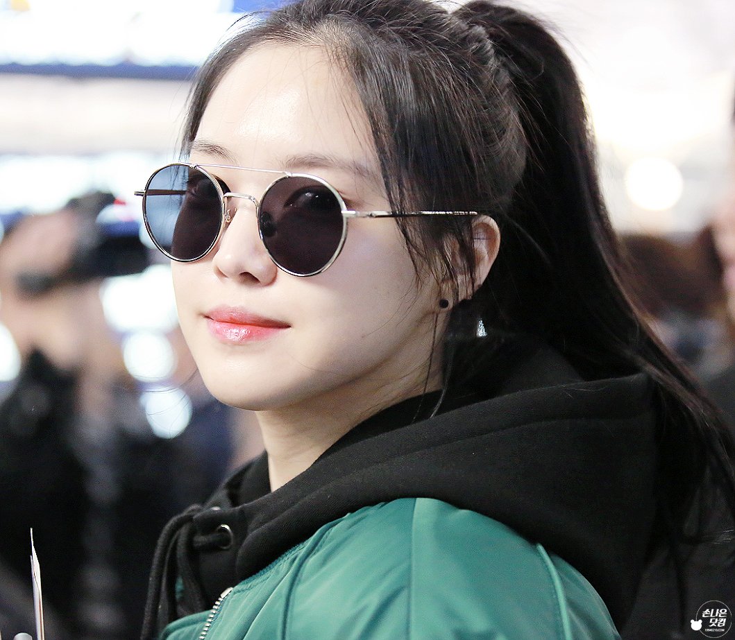sonnaeun_com's tweet photo. 171007 인천공항 #나은시와_함께하는 #에이핑크 #손나은 (@Apinksne ) 출국 업로드! https://t.co/Y3YTyD7c24 https://t.co/cmoAklvDPm