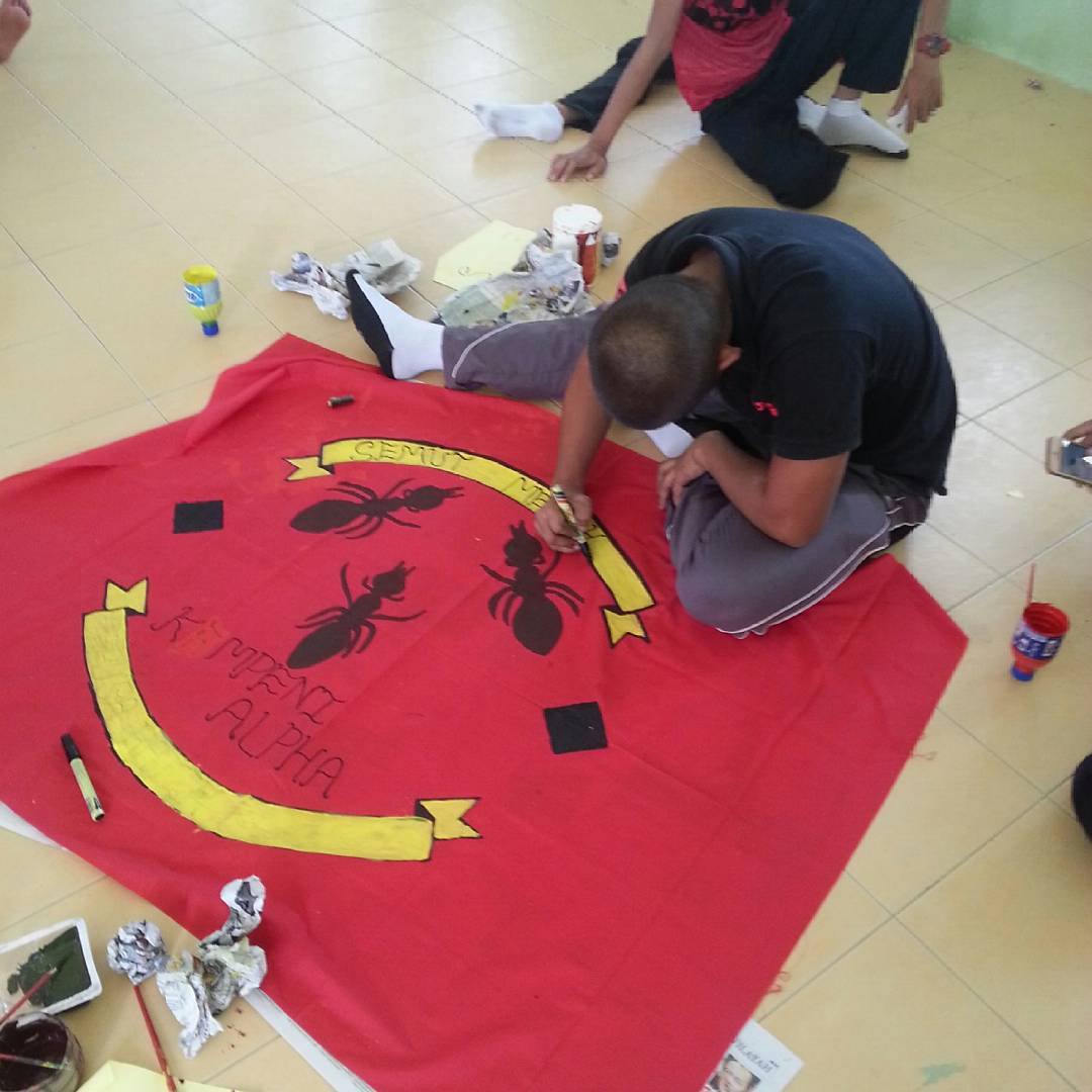 cancunpark's tweet photo. Wira dan wirawati masing2 sibuk menyiapkan tugasan yang diamanahkan untuk pembentangan  Pembinaan Pasukan esok. 
#plkn2.0
#plkn2017 https://t.co/SnVWRILkd2