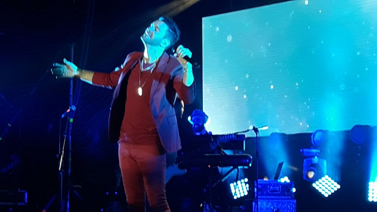 AgustinCevilan_'s tweet photo. Tremendo show de @AxelOficial 👏👏en Tucumán Club Sportivo Floresta #SerTour2017 una bombaaaa🔥🔥 https://t.co/TKNkXqd3we