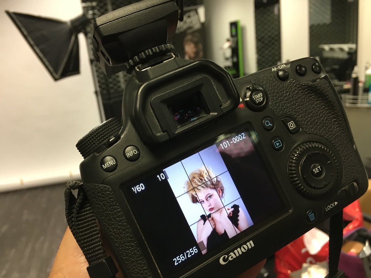 Sebdu11's tweet photo. On bosse on bosse #sebdu11 #coiffure https://t.co/W0FGARYsVl