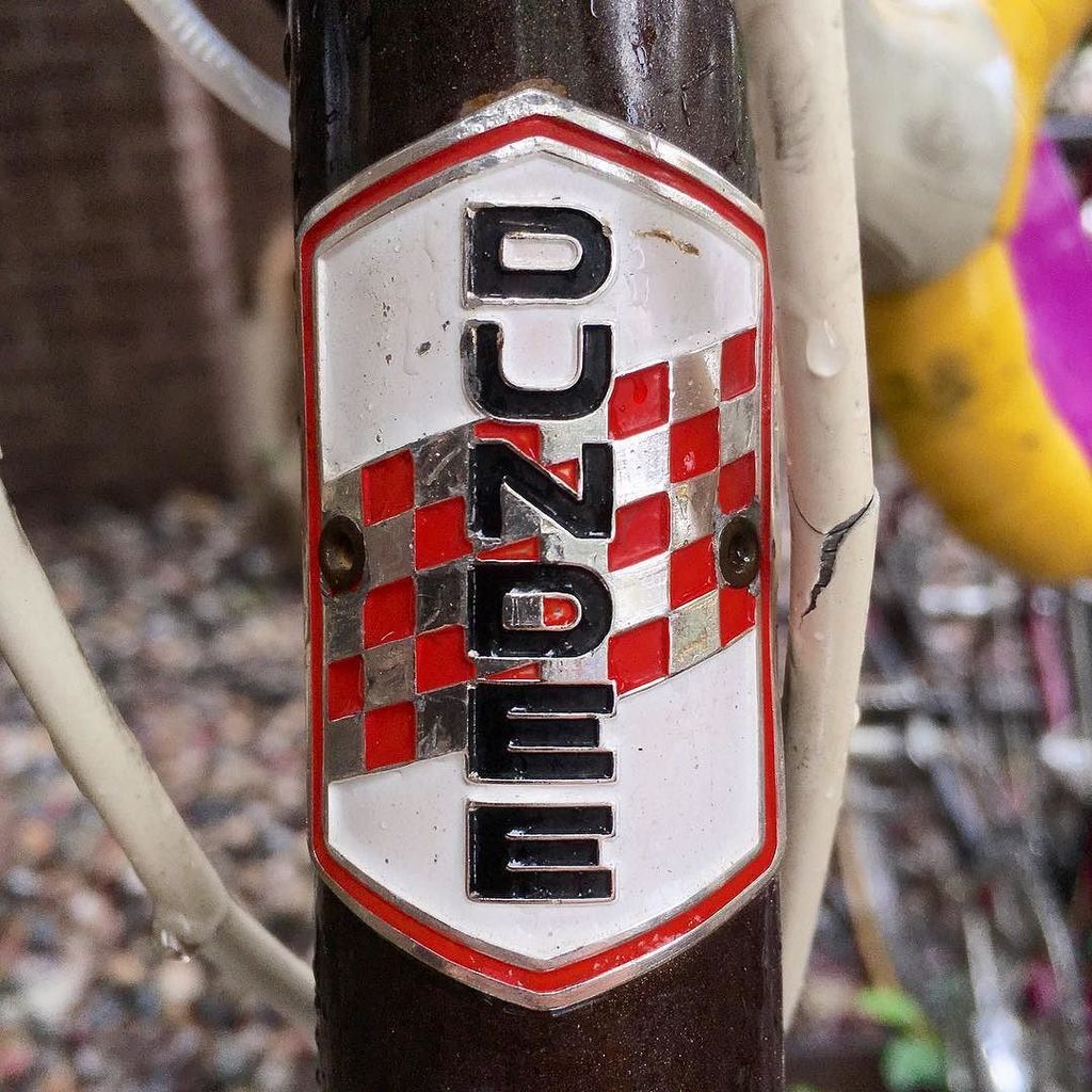 sethneilson's tweet photo. 0137 ”That’s not a headbadge... THAT’s a headbadge.”
#crocodiledundee
•
•
•
#headbadgeBZN #Bozeman #bicycle #headb… https://t.co/Fjd4ebRcKi https://t.co/KwJdtBNp4T