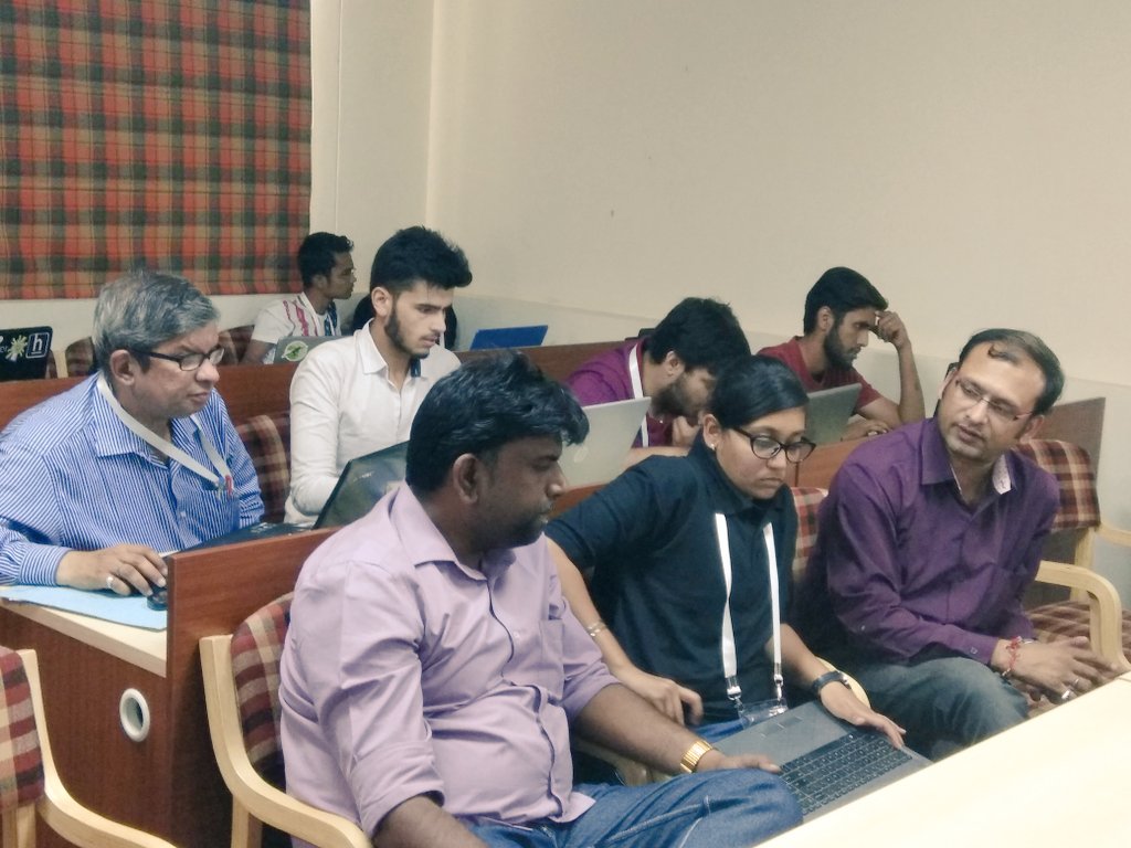 DataPortalIndia's tweet photo. Mentors are busy with #Students at #OpenGovDataHack #Jaipur serious students for #OpenDataInnovation @nicdeity @drajaykumar_ias @GoI_MeitY https://t.co/nWFYWSBpzZ