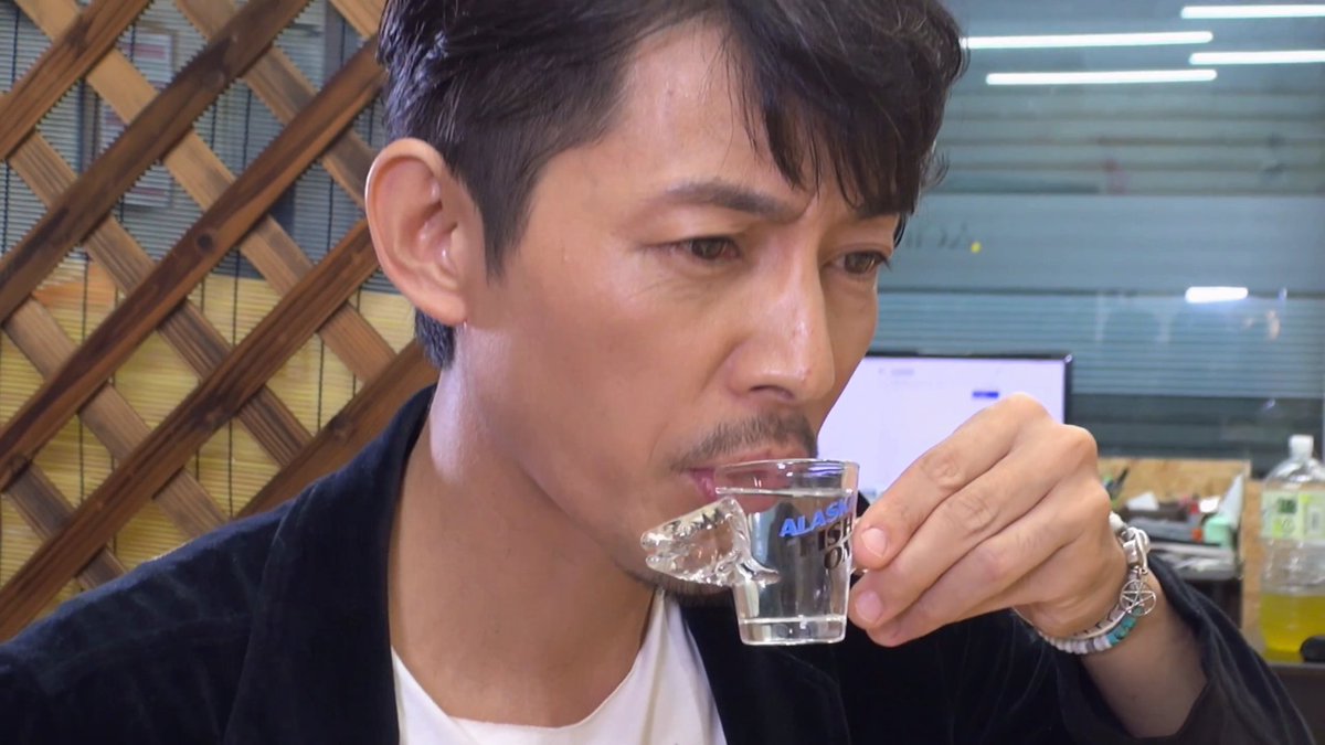 ゆうな در توییتر いやあ日本酒が合いますな 私もお刺身と日本酒が欲しくなって来た 後でこの藤木さん観ながら一緒に辛口一献飲もう 笑 ひたすら美味しそうに食する藤木さんをありがとうございます 藤木直人 釣りいろは 辛口一献 T Co