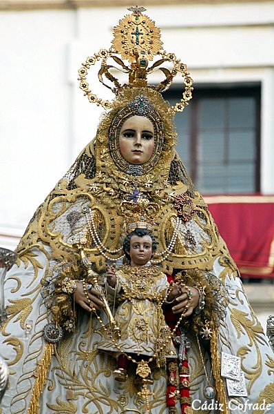 Festividad de Nuestra Señora del Rosario. ¡Que suene Beigbeder! ¡Que suene Cádiz! youtube.com/watch?v=E4bNIs…