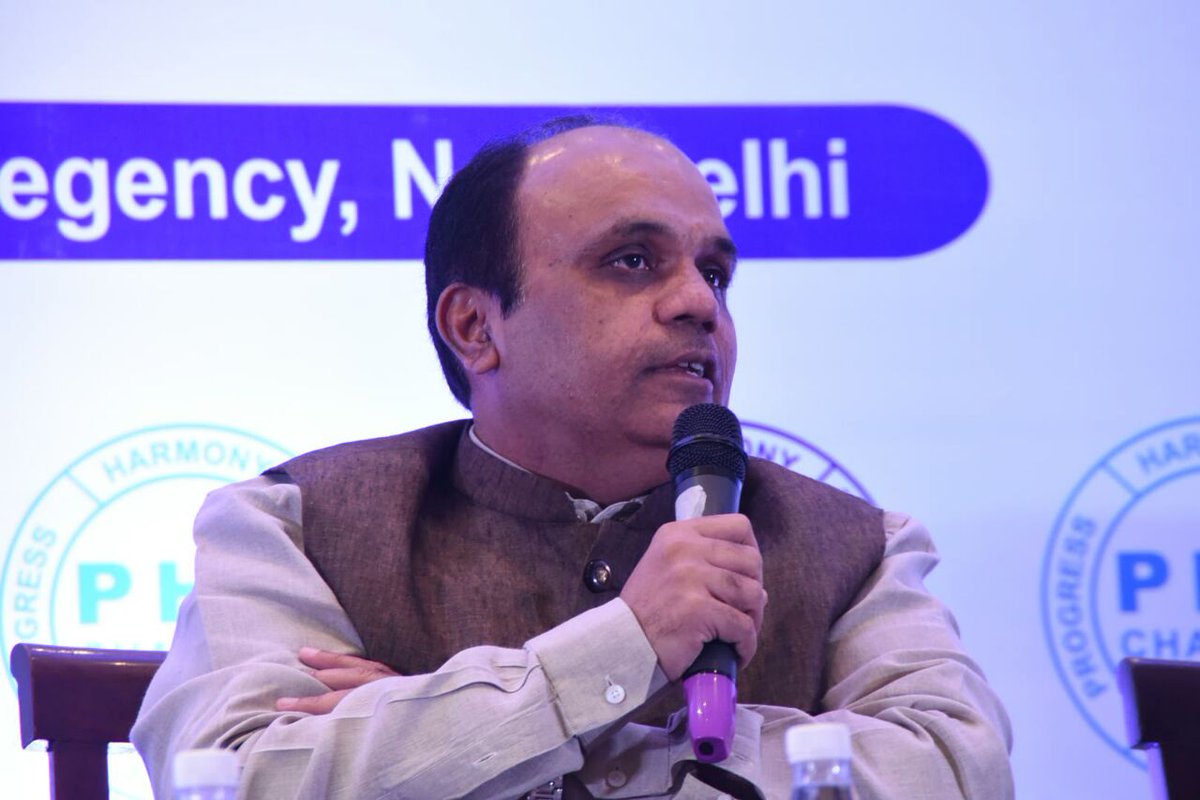 ThePrintIndia's tweet photo. No extension in deadlines for filing tax returns anymore- Upender Gupta, Commissioner, @CBEC_India
#GSTConclave
@phdchamber https://t.co/vLlU9t7vmZ