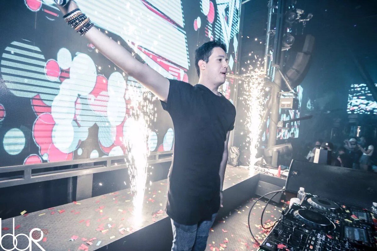 Club_bbR's tweet photo. ⭕️bbR•Moment | immersed in the electric wave with @dstroyerdj ! OCT 3.⭕️ ✨✨✨✨✨✨ #dstroyer #CLUBbbR https://t.co/JWC1wf3AC2