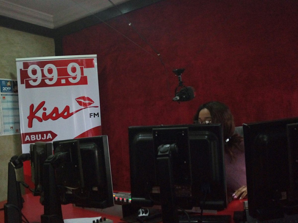 sir_yemilana's tweet photo. Tune in now to @KISSFMABUJA #SimplySingle "should pregnancy be a basis for marriage" @saturdaybreakf3 @agyike @triplek_hanna https://t.co/yRpRsnQCcq