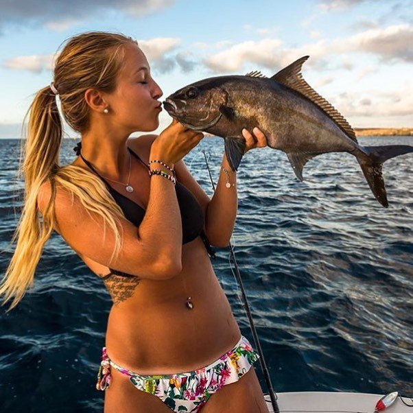 bcfhire's tweet photo. Just a peck 👄 #fish #kiss https://t.co/k5DuwZxpTB
