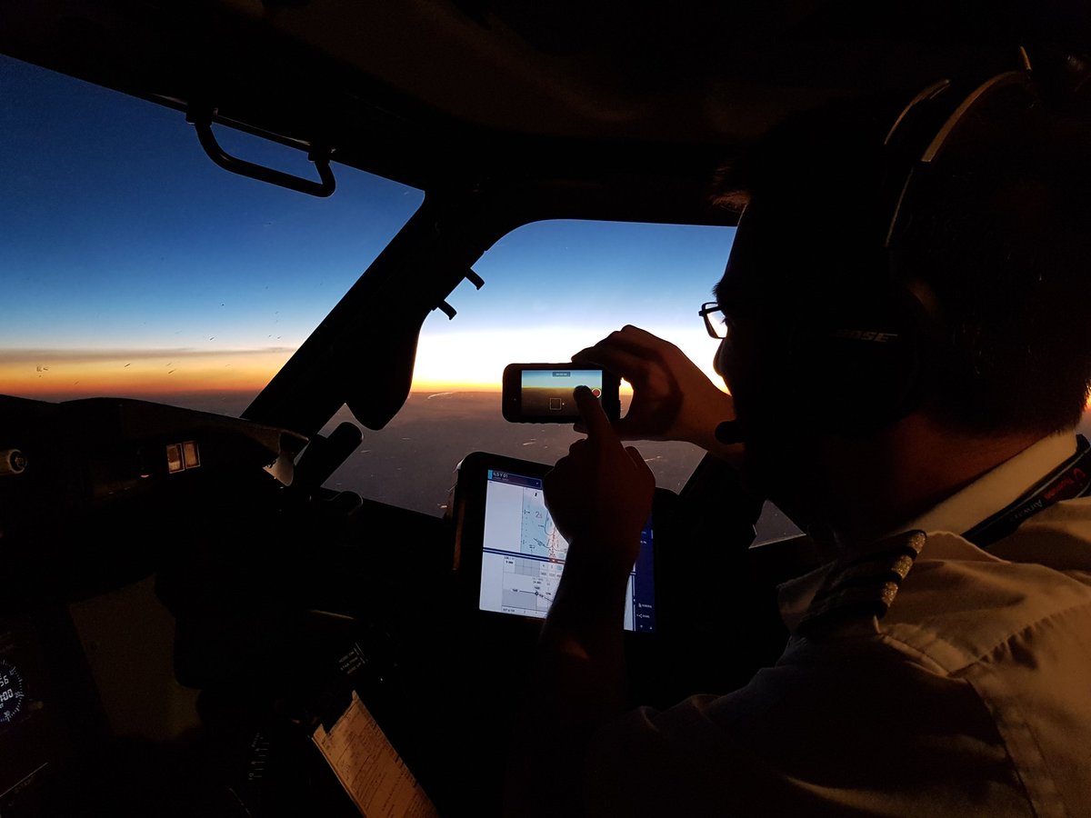 Another sunset that needed to be captured 😁 @APilotsEye @MightyMKL @Ilove_Aviation @HD_Aviation @AviateAddict @Aviation_Pics @flybymike