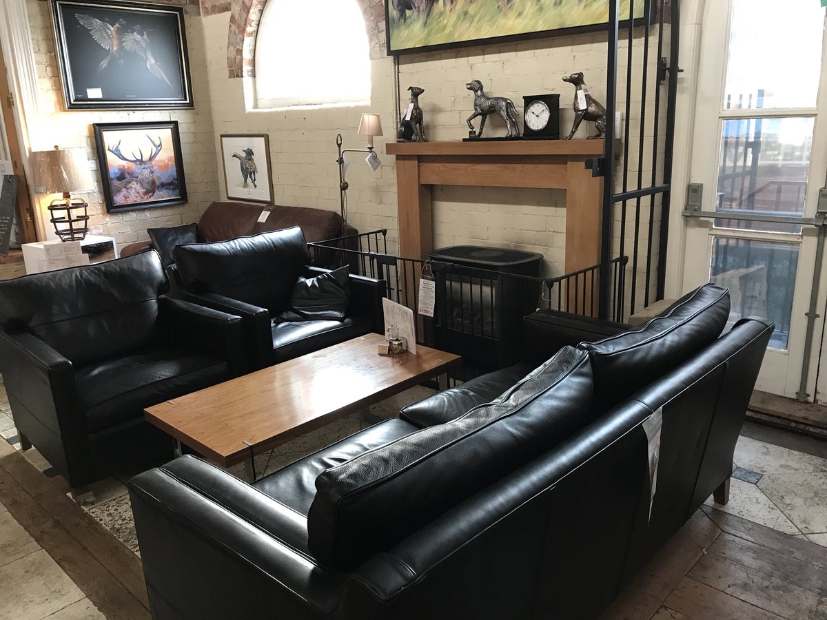 SackStoreBoston's tweet photo. #Saturdaymorning #sofas #coffeeandcontemplation Relax and plan your interior design at the #sackstore https://t.co/pT9eYPVJx4