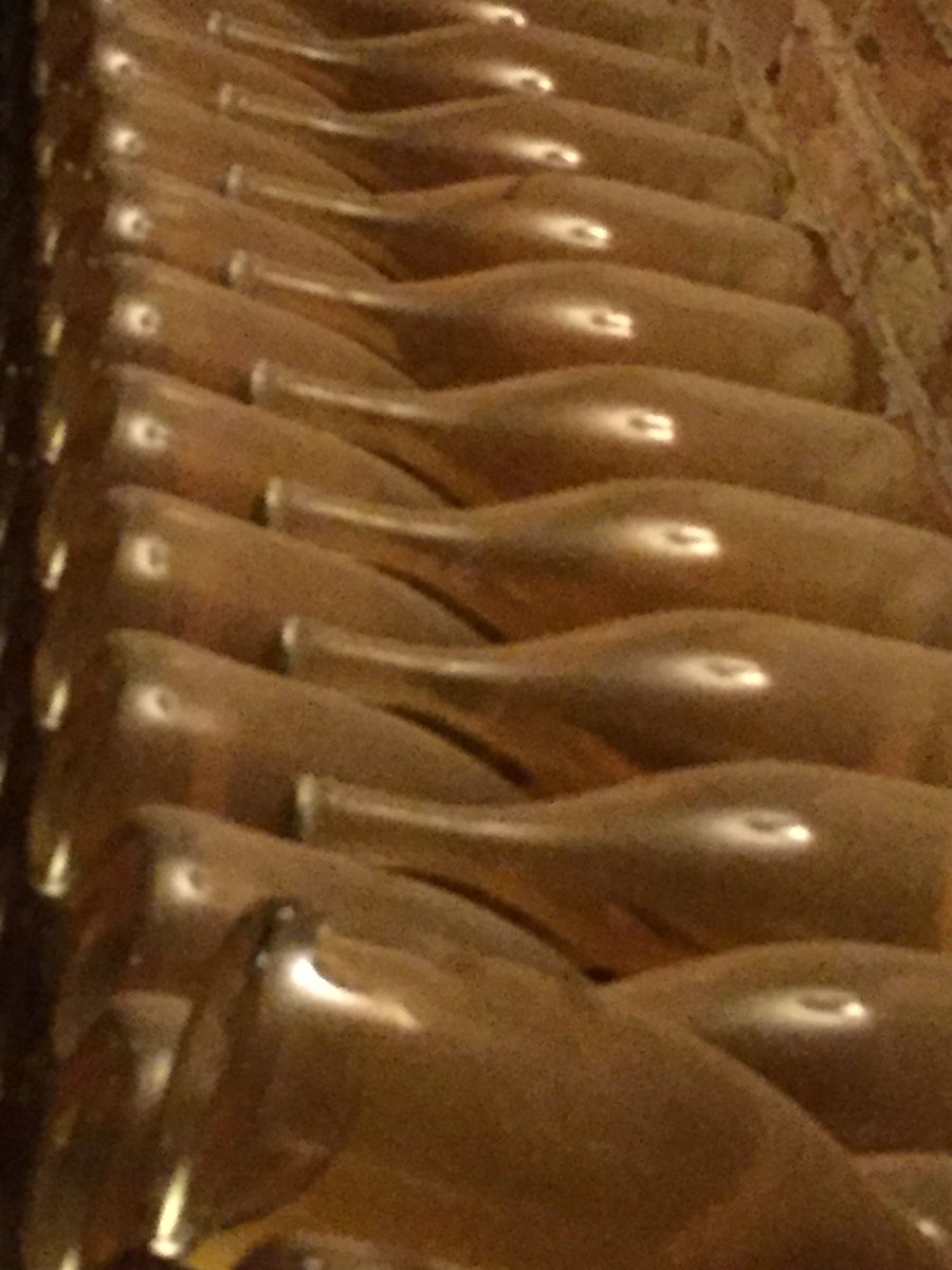 Konobella_it's tweet photo. Гранаты счастья :)
#contratto #vinery #winetasting #millesimato #sommelier https://t.co/Sq7zAiT4WH