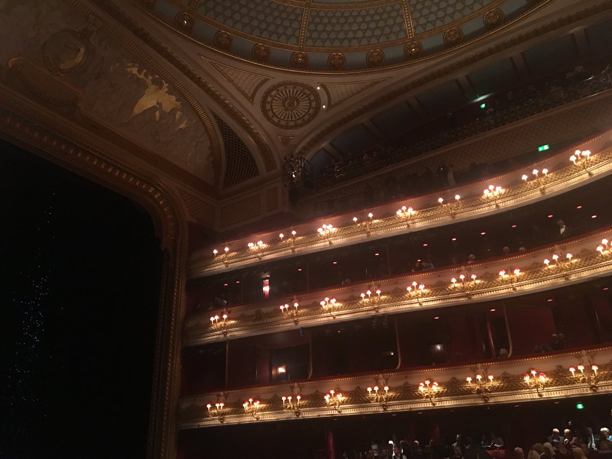 Can't stop thinking of last night's incredible performance of #ROHboheme @RoyalOperaHouse <a href="/TheRoyalOpera/">The Royal Opera</a> ⭐️⭐️⭐️⭐️⭐️