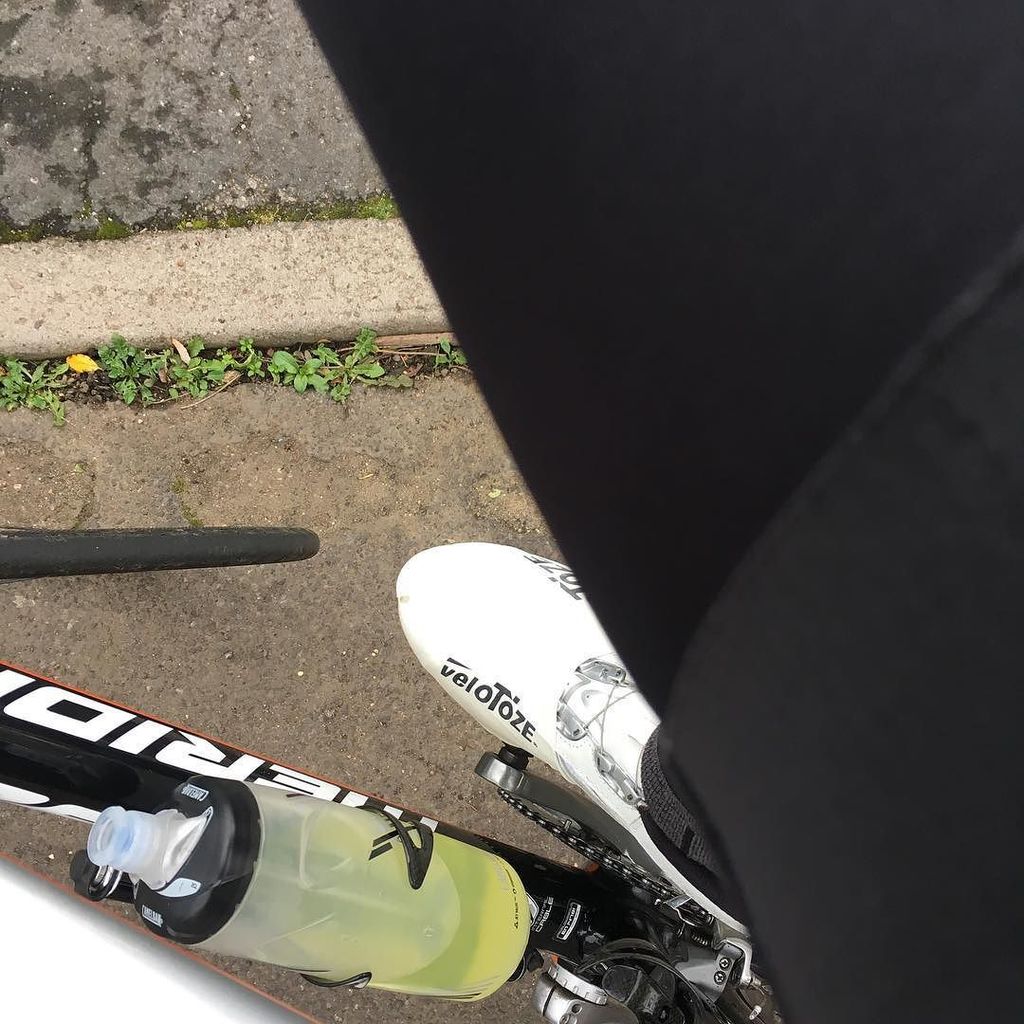 chris_archer00's tweet photo. The seasons are changing 🍁my @velotoze are perfect for an early morning ride out #cardiorecovery #heartdisease #ge… https://t.co/CK5nhLivVK https://t.co/GjEnHU0ahf