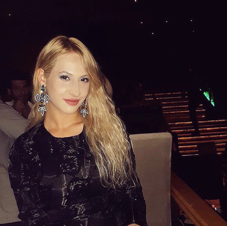 Asalet ... 💛 Duruşu bile ayrı güzel 👸🏼 #RabiaKaraca

 #RKFC #genclikbasimdaduman <a href="/karacarabiaa/">Rabia Karaca</a> <a href="/halukss/">Haluk Sirin</a> <a href="/rejisor/">Hakan Şahin</a> <a href="/tv8/">tv8</a> <a href="/acunmedya/">ACUNMEDYA</a>