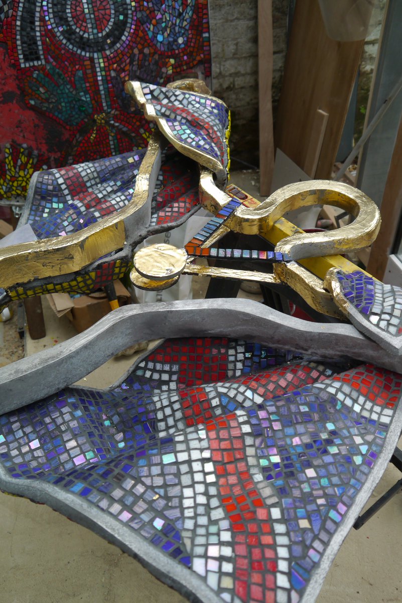 Dame Kelly Holmes sculpture on roundabout, Tonbridge. <a href="/TONBRIDGECALL/">TONBRIDGE CALLING</a> <a href="/TonbridgeTownTe/">Tonbridge Town Team</a> <a href="/IntArtFair/">Different Art Fair</a> <a href="/GBAthletics/">Ben</a>