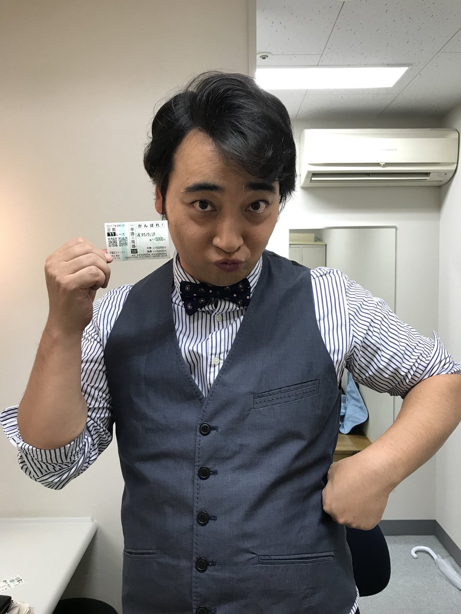 ジャングルポケット斉藤 ウイニング競馬中継で大穴当てました 10番人気です やった これから渋谷無限大ホールでライブ あります 19時からのライブは置きチケ出来ませんが 21時30分からの我々のトークライブは置きチケ出来ますのでお時間ある方は