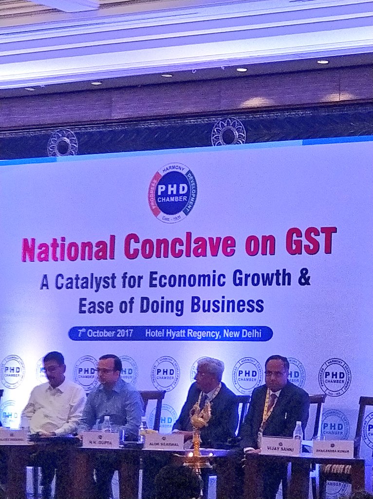 ThePrintIndia's tweet photo. Although government did away with penalty on late returns, the online portal still showed it- panelists note
#GSTConclave
@phdchamber https://t.co/qQuQyypcRx