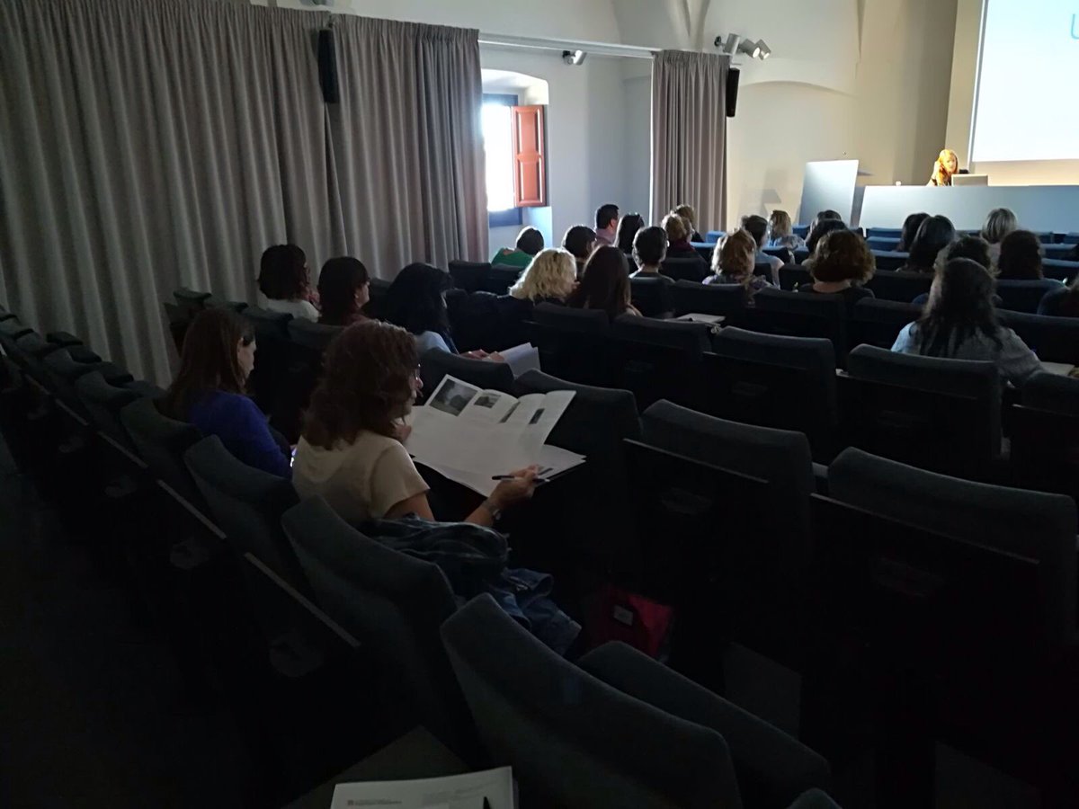 EspaiC_Thyssen's tweet photo. Aquest matí a #ECT17 Un Món ideal a l'abast d'una quarentena de docents en la formació matinal. https://t.co/IBQGpIJ80d