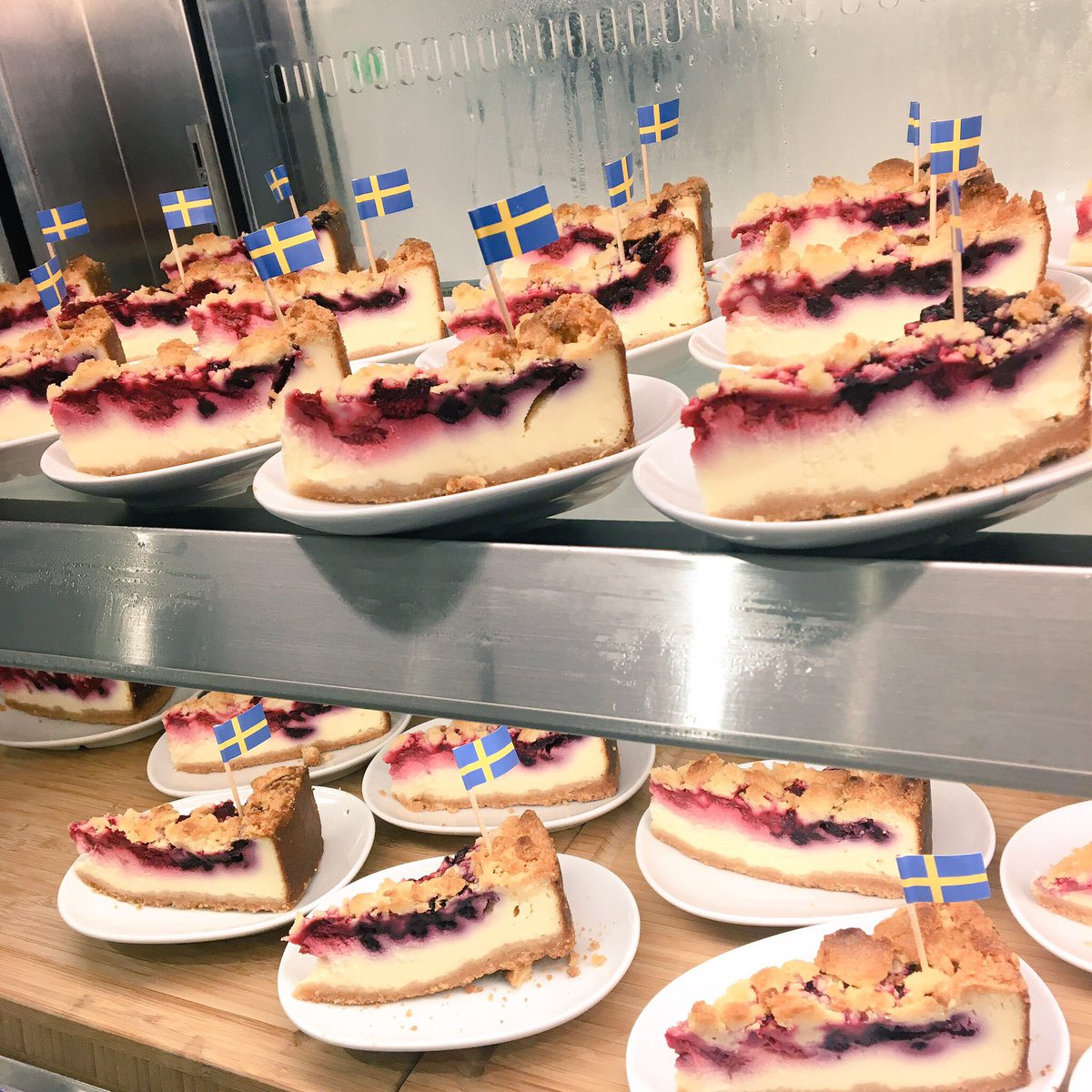 marinch10250's tweet photo. おいしそ〜🍰🇸🇪

#IKEA #ikeafoods #cake #cute
#delicious #deliciousfood 

軽くお買い物して一旦帰宅
今日はパン作り🥖🍞🥐

#休日 #パン作り #女子 #女子力 #早く食べたい #上手くできるかな https://t.co/mpSQCeZJQU