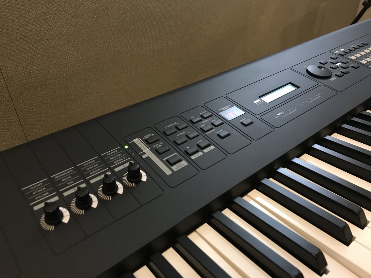 keionkyo's tweet photo. デジレコ・ジュニア 10月号「キーボード&シンセサイザー特集」用に試奏しています!
Yamaha / MX88
#軽音楽部マガジン #デジレコジュニア #Yamaha #MX88 https://t.co/0gmSjMHxHH