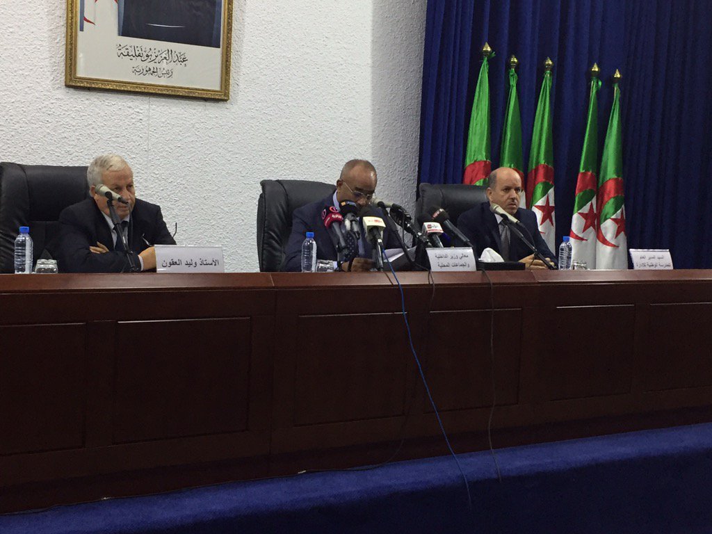 MICLT_dz's tweet photo. Mr N.Bedoui insiste que le citoyen est au coeur de la gestion des affaires locales
#miclat #dz #ena #Interieur https://t.co/WVekYGN9Ud