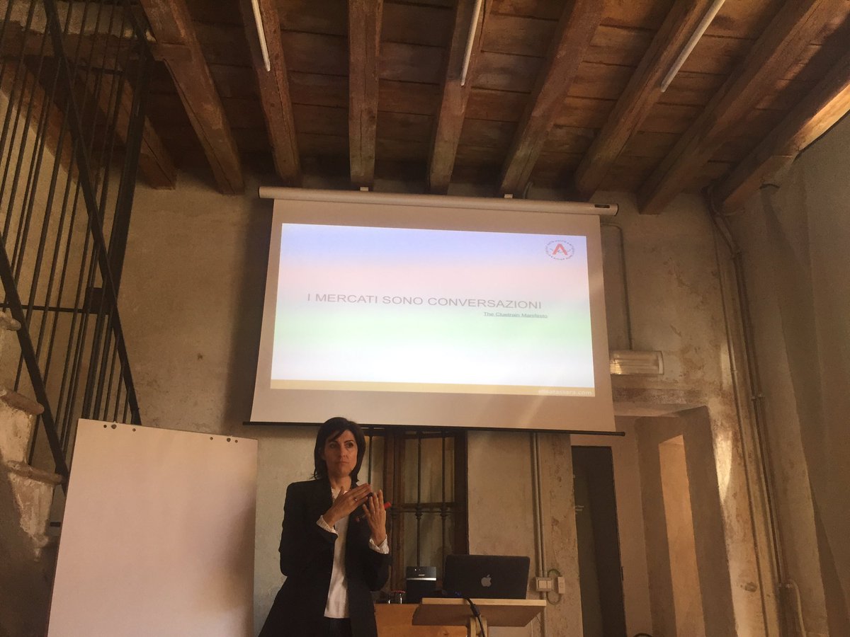 CabiatiCarlotta's tweet photo. Chiacchiere e messa in mostra su Facebook #artigianidelleparole17 https://t.co/gNN54wPQkK