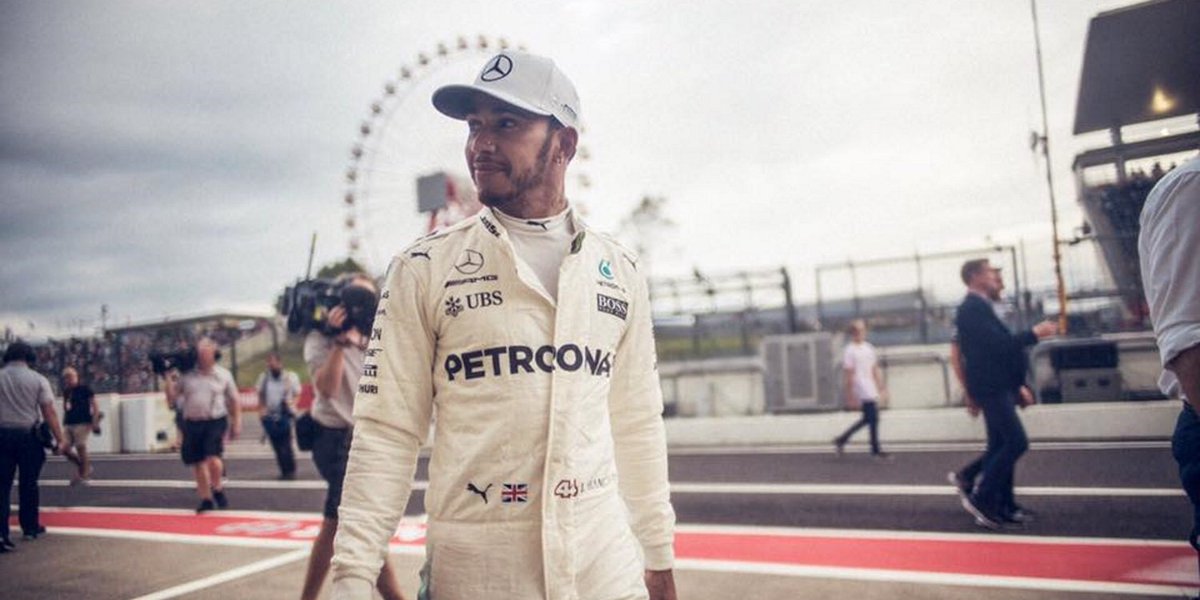 f1aldia's tweet photo. .@LewisHamilton suma su 71ª pole: 'No he cometido un solo error' https://t.co/LNBs5lOTiz #F1 https://t.co/Q8XuAZXdAK