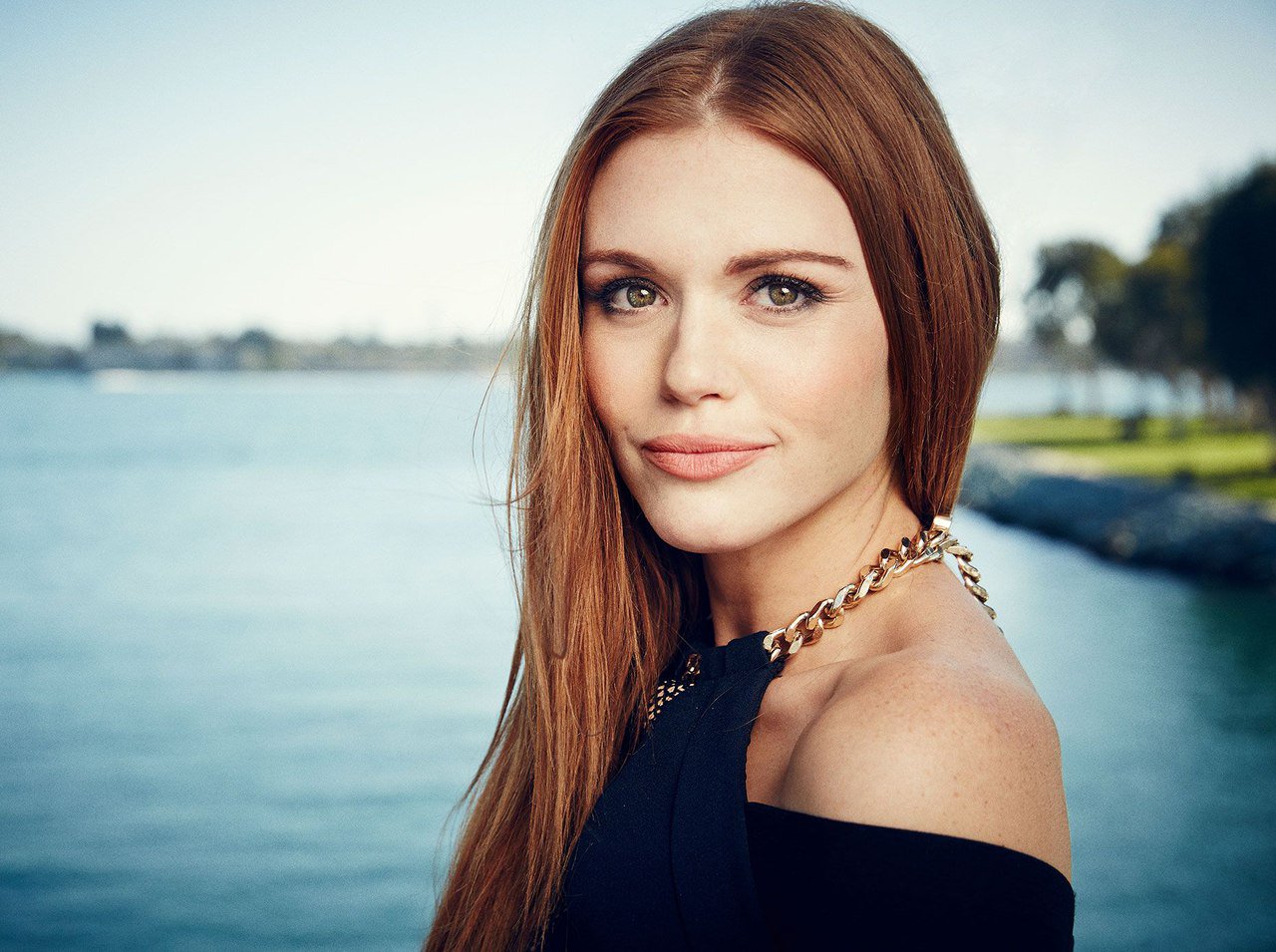 Happy thirty-first birthday, Holland Roden!  