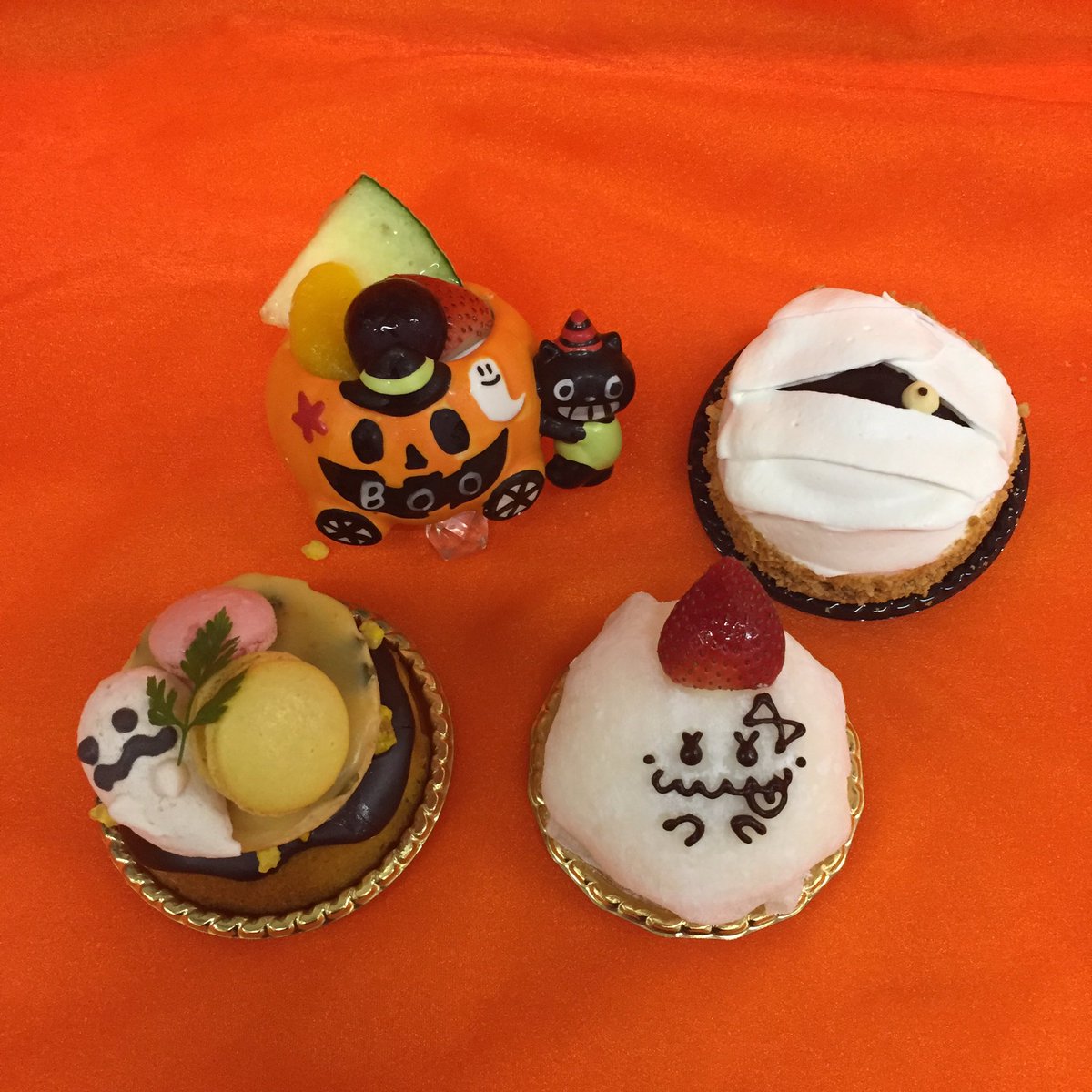 Chatnoirtsurumi こんばんわ シャノワールでは 10月に入り ハロウィン限定ケーキ を販売しております ミイラのチョコムースや 焼きドーナツの上にかぼちゃのシブーストが乗ったケーキなど 見た目も味も楽しいオススメケーキです ぜひ ご賞味 Chatnoirtsurumi こんばんわ シャノワールでは 10月に入り ハロウィン限定ケーキ を販売しております ミイラのチョコムースや 焼きドーナツの上にかぼちゃのシブーストが乗ったケーキなど 見た目も味も楽しいオススメケーキです ぜひ ご賞味