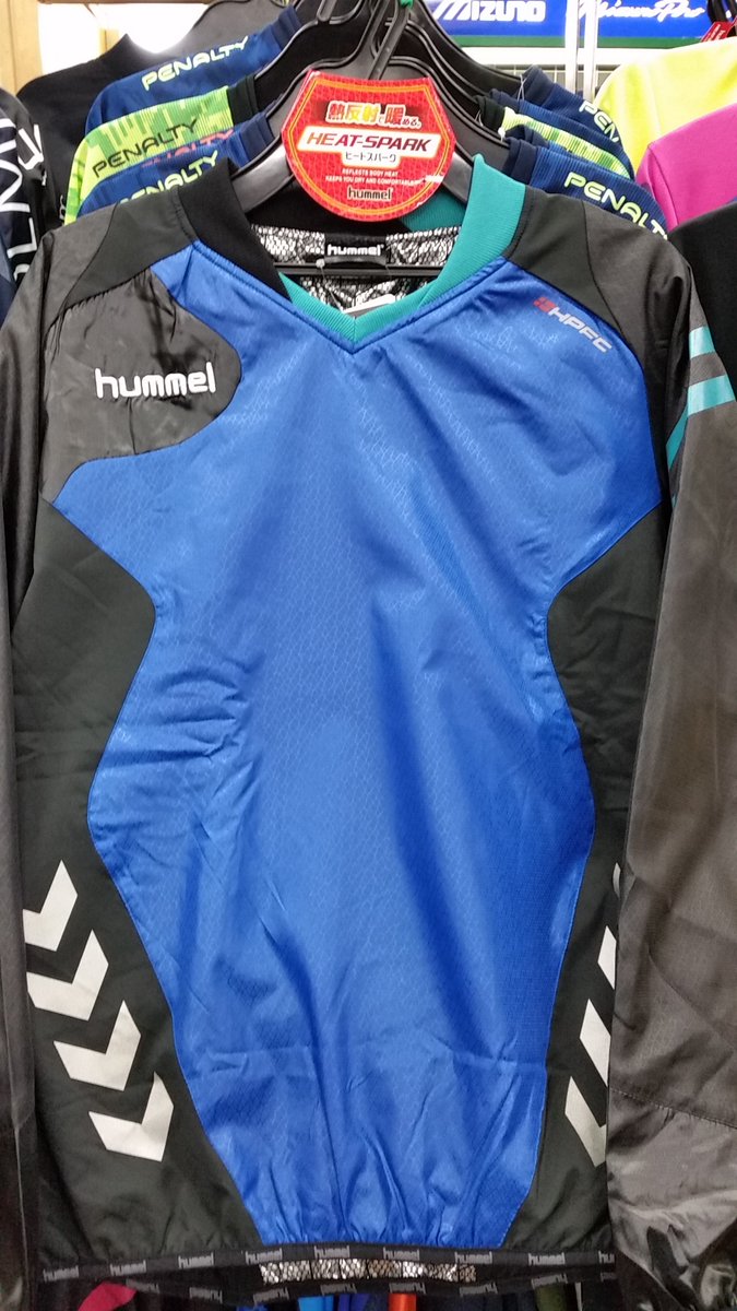 マスタカスポーツ サッカー フットサルブランドの冬物ウェア入荷しています 他にも長袖プラシャツ 手袋 ネックウォーマーなどありますm M