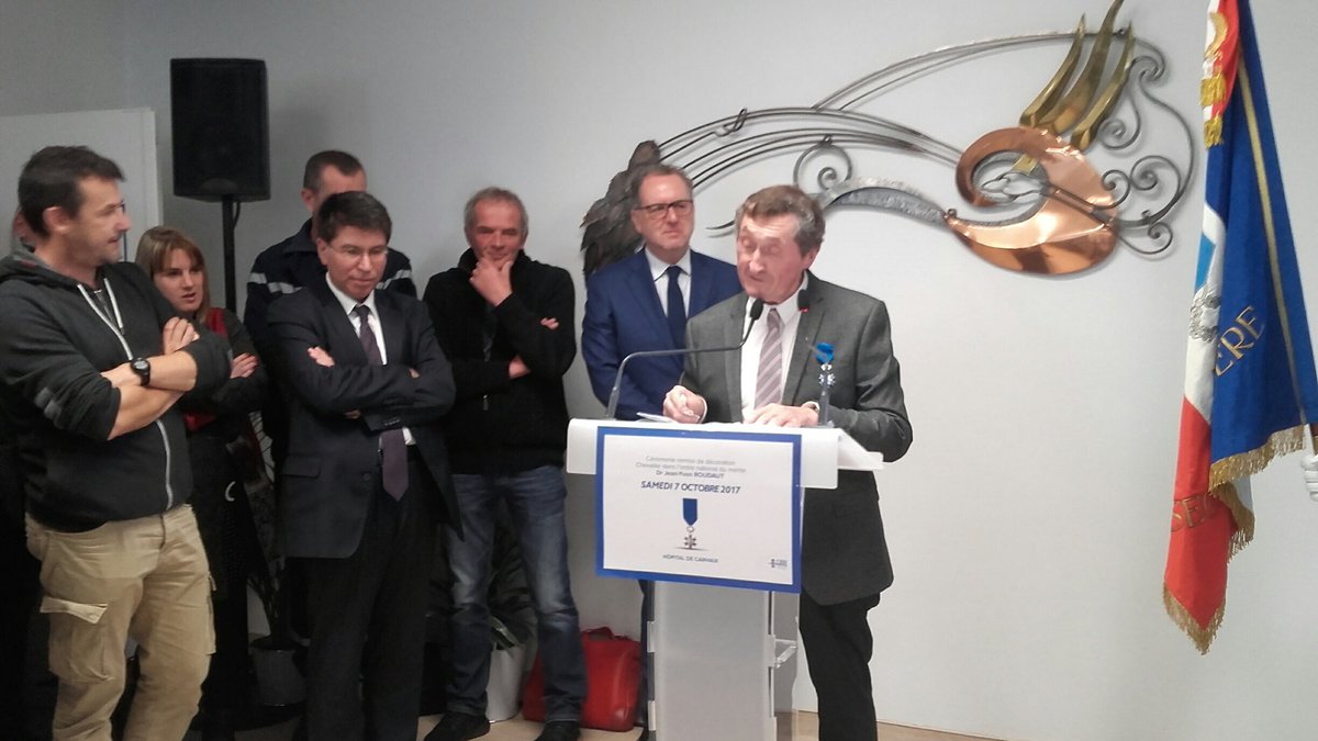 Dr Jean-Yvon Roudaut: Chevalier dans l'Ordre National du Mérite. Sa distinction honore le CHRU Brest Carhaix