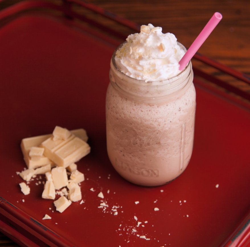 We love this White Chocolate Mocha Frappé. Serve in a Ball® jar for a special weekend treat... Oh go on, it is #NationalFrappéDay afterall!