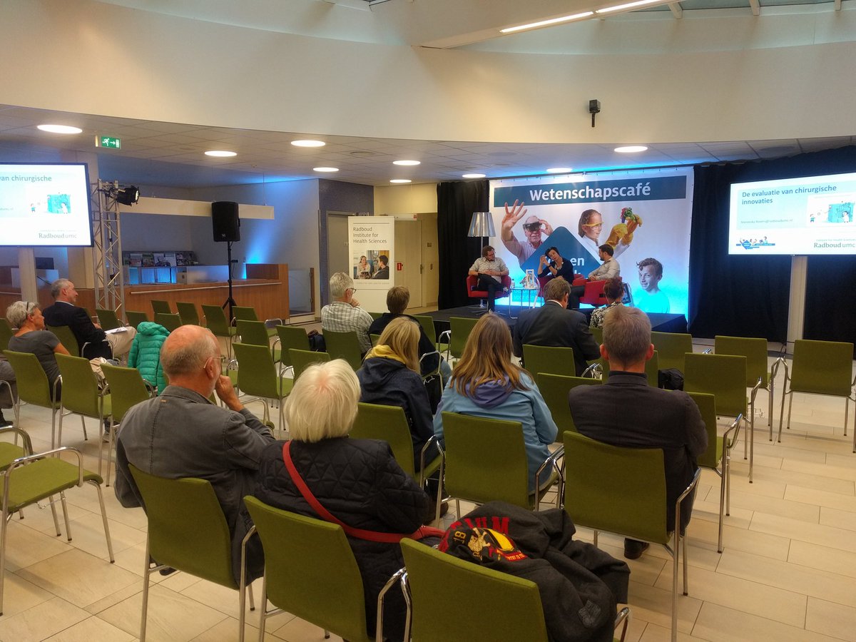 ReggyvdBosch's tweet photo. @DiederikJekel interviewt onderzoekers @radboudumc tijdens open dag #WvdW . #onderdeindruk https://t.co/JmU439ZndU