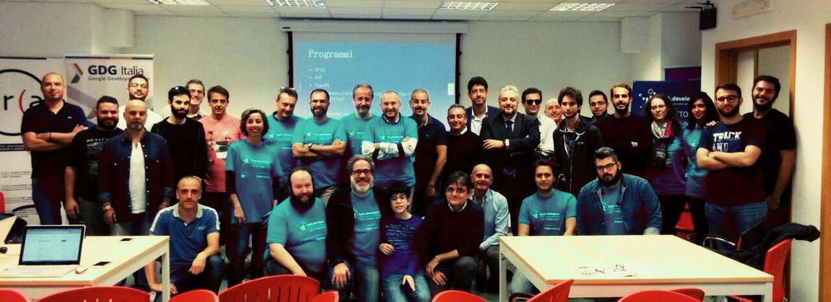 ArcaIncubatore's tweet image. Il favoloso #hackteam di #HackDev17 #Palermo @giuvir1999 @GDG_Palermo @aborruso @cirospat @monicaguizzardi