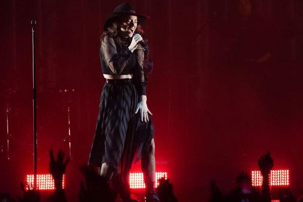 KnackFocus's tweet image. Lorde in Lotto Arena: eerste klasse popster. ebx.sh/2y6lnYT