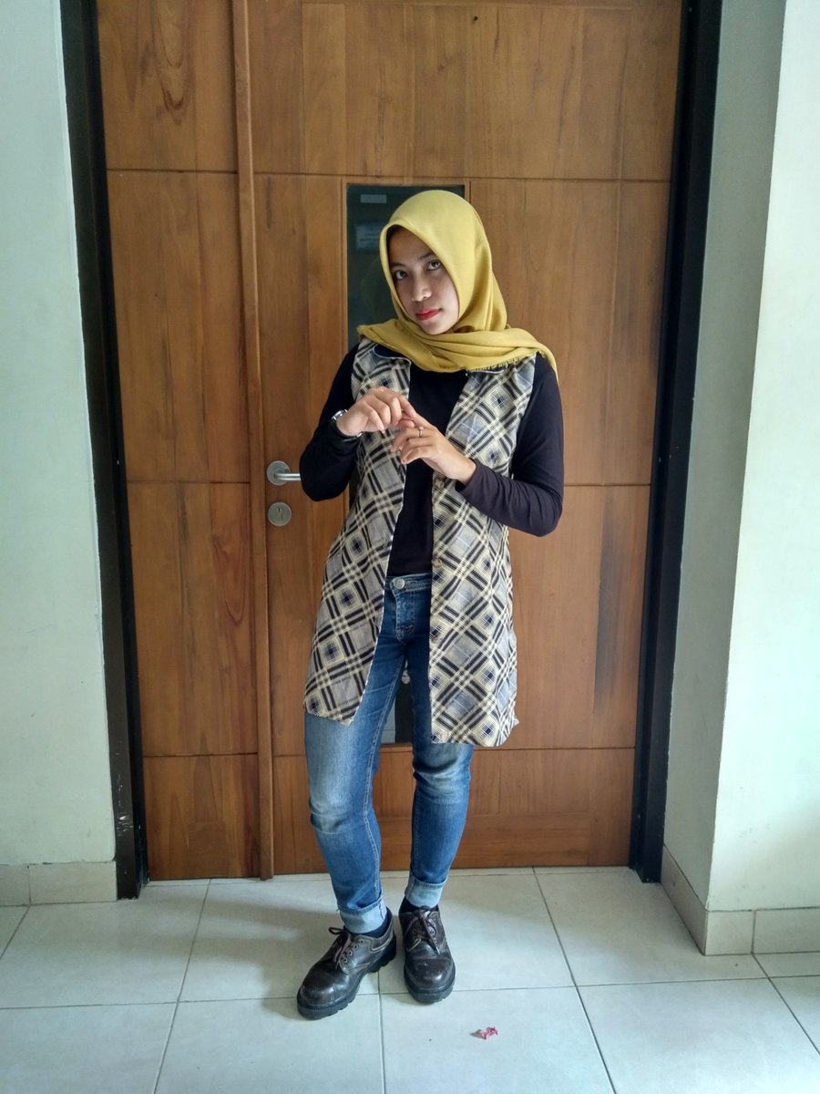 apriliani_27's tweet photo. Bukan karena angkuh, tapi terkadang wanita harus memasang dinding tebalnya. https://t.co/rK68ngcFTj