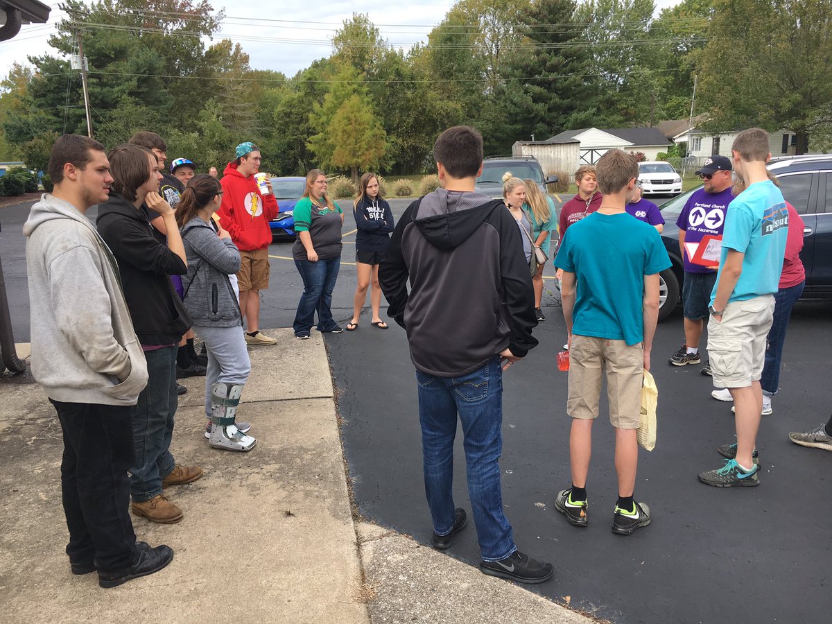 PortlandNaz's tweet image. And ... they're off! Pray for our youth group on Fall Retreat this weekend. #ninepoundsofbacon